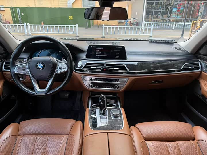 BMW 7 Series 740Li продвинутая — фото 6