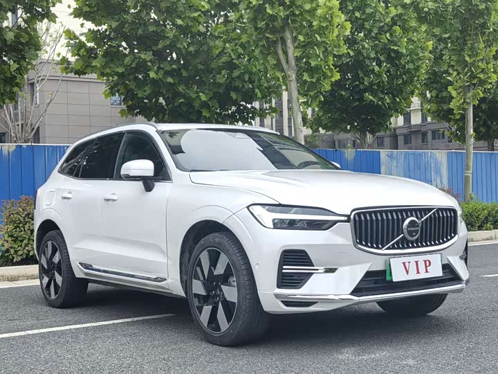 Volvo XC60 Hybrid 2024 T 8 PHEV 4 WD — фото 3