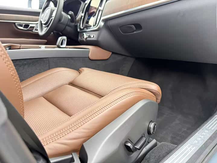 Volvo V90 2022 Cross Country B 5 AWD — фото 12