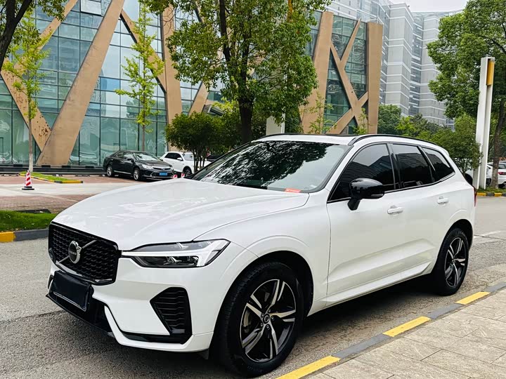 Volvo XC60 2022 B 5 4 WD