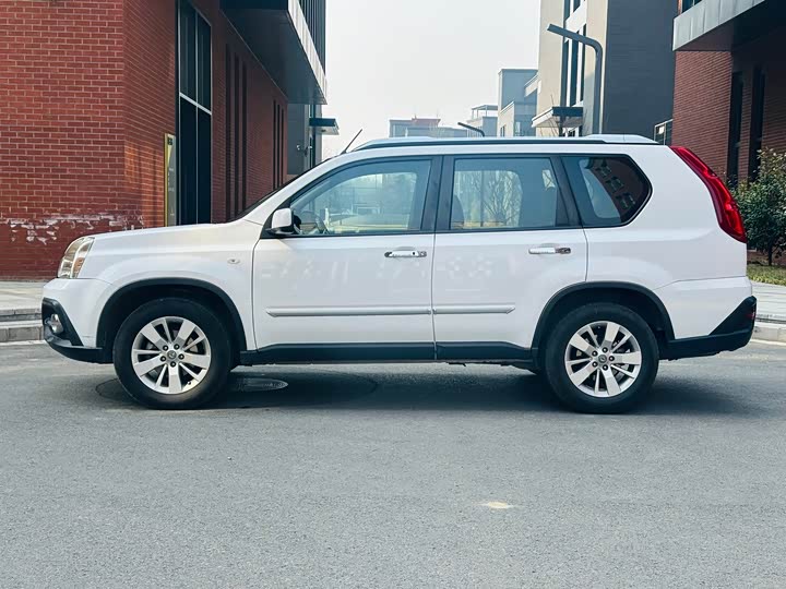 Dongfeng MX6 2016 2.0 L CVT 2 WD — фото 8