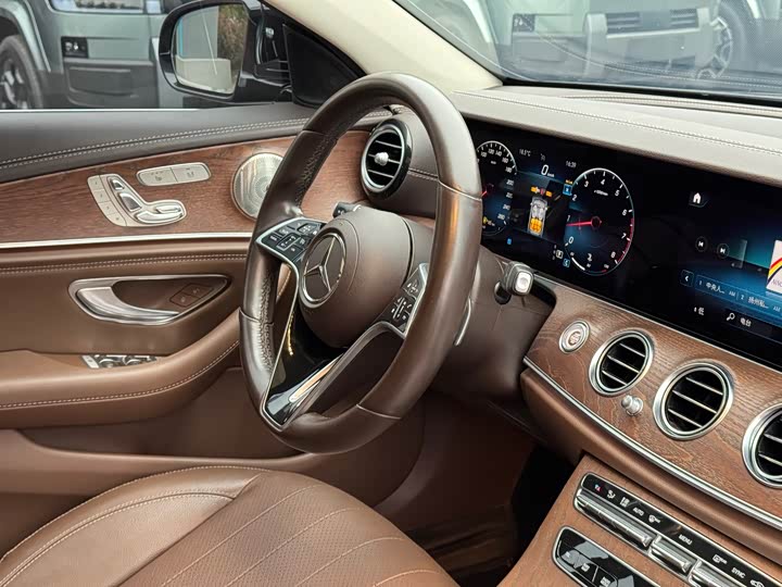 Mercedes-Benz E-Class 2023 E 300 L Luxury — фото 19