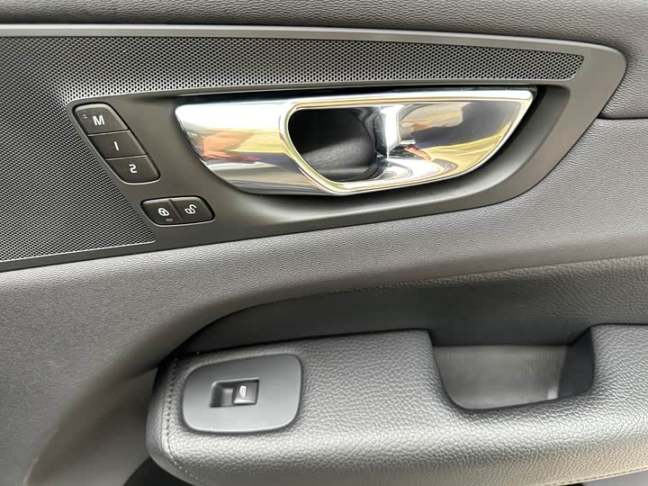 Volvo XC60 2020 T 5 4 WD — фото 22