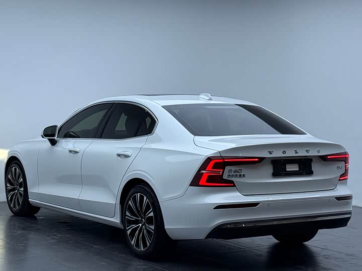 Volvo S60 2023 B 4 — фото 8