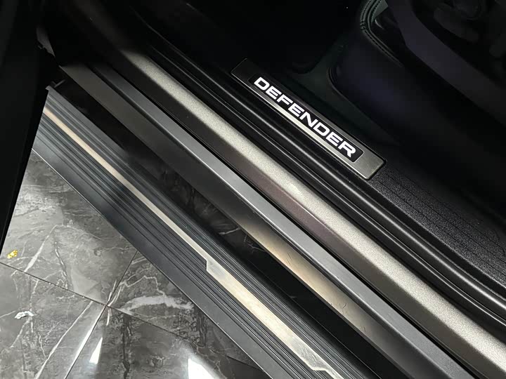 Land Rover Defender — фото 12