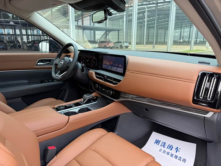 Nissan Pathfinder — фото 12