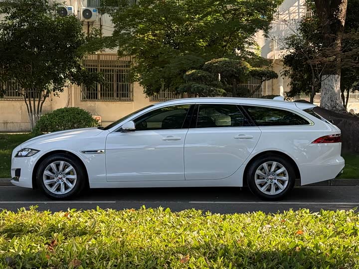 Jaguar XF 2018 XF Sportbrake 2.0 T 250 PS 2 WD — фото 3