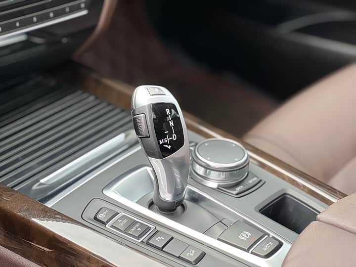 BMW X5 2017 x Drive 28i — фото 13