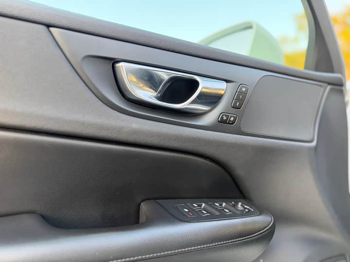 Volvo S60 2020 T 4 — фото 19