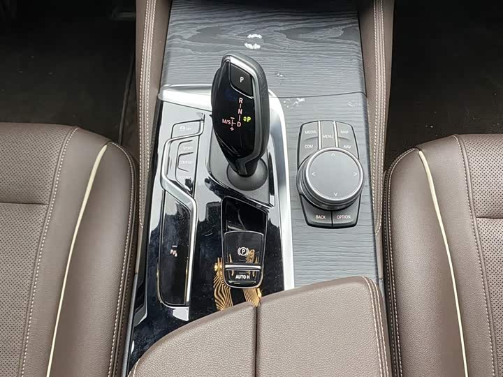 BMW 5-Series 2023 530 Li Leading M — фото 20