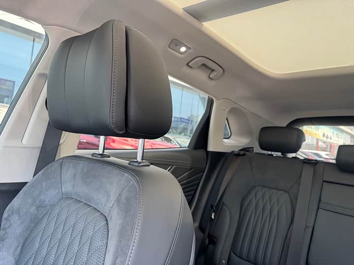 Hongqi HS5 2023 2.0 T Pro 50 — фото 17