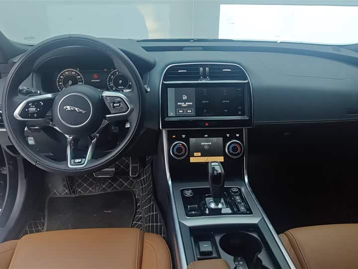 Jaguar XEL 2023 2.0 T 250 PS R-DYNAMIC S — фото 12
