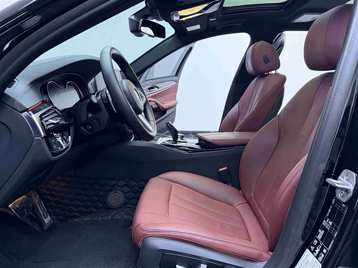 BMW 5-Series 2018 530 Li x Drive M — фото 11