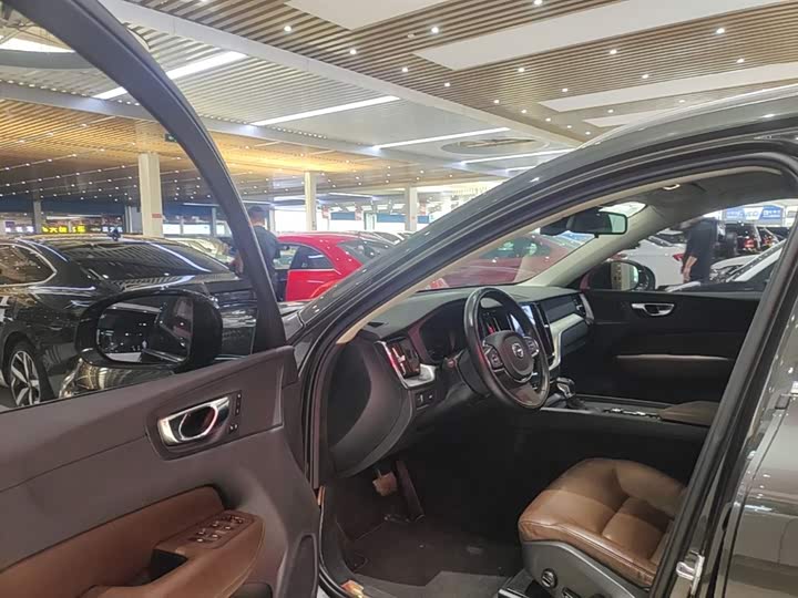 Volvo XC60 2019 T 5 4 WD VI — фото 16