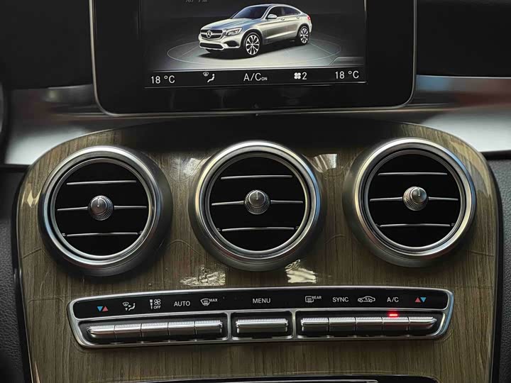 Mercedes-Benz GLC 2017 GLC 260 4 MATIC SUV — фото 11