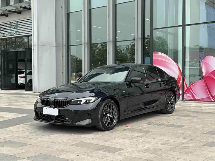BMW 3-Series 2025 330i M — фото 1