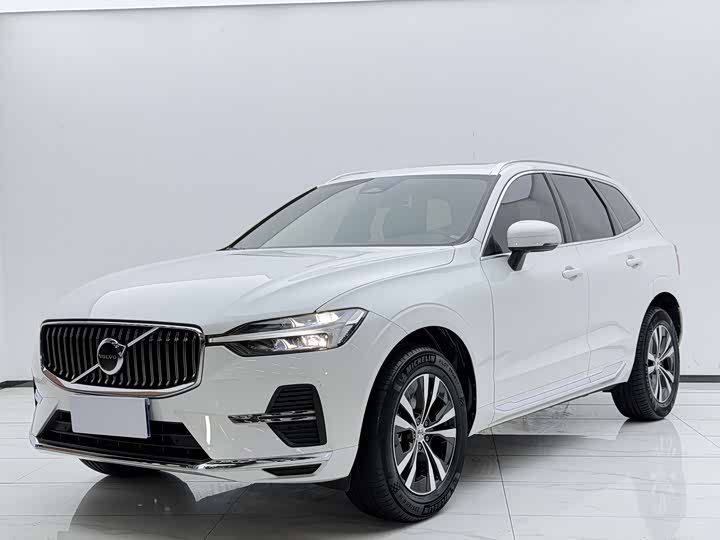 Volvo XC60 2023 B 5 4 WD — фото 1