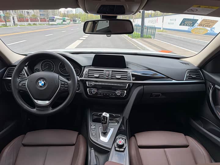 BMW 3-Series 2018 320 Li — фото 9