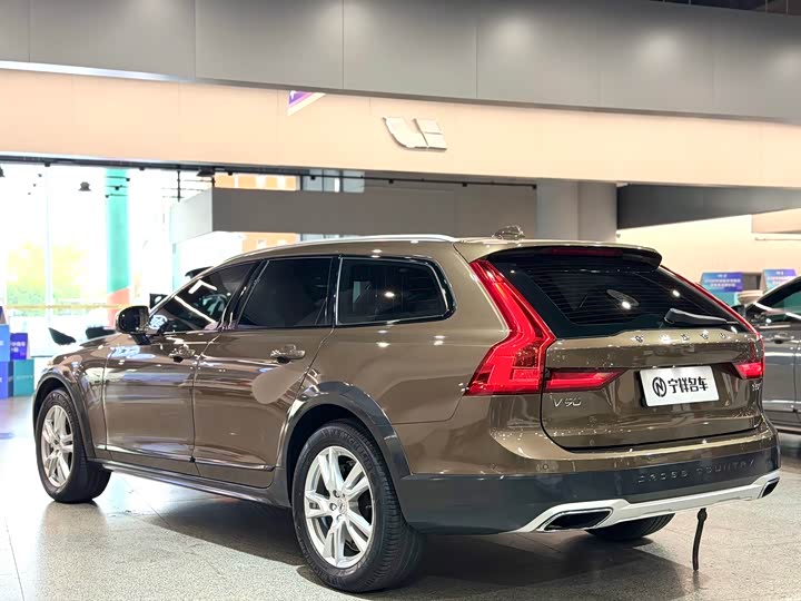 Volvo V90 2017 Cross Country T 5 AWD — фото 7