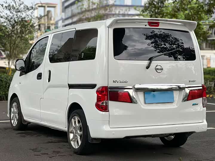 Nissan NV200 2016 1.6 L CVT — фото 6