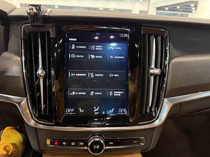 Volvo V90 2019 Cross Country T 5 AWD VI — фото 11