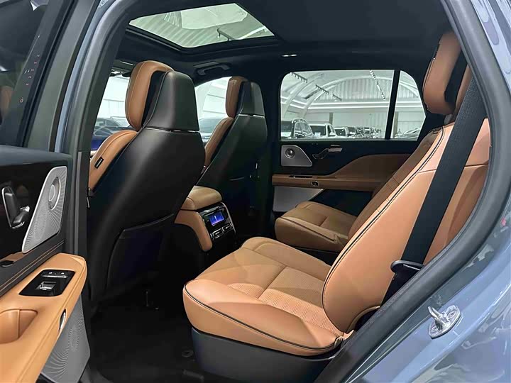 Lincoln Aviator — фото 10