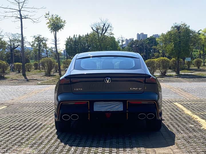Changan UNI-V 2022 1.5 T — фото 23