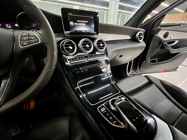 Mercedes-Benz GLC 2017 GLC 200 4 MATIC — фото 12