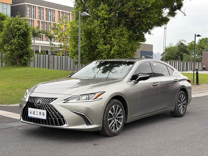 Lexus ES 2023 260 — фото 1