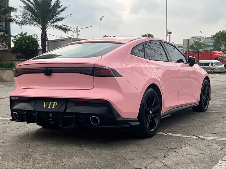 Changan UNI-V 2022 1.5 T Premium — фото 6