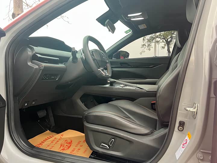 Changan UNI-V 2022 1.5 T Premium — фото 9