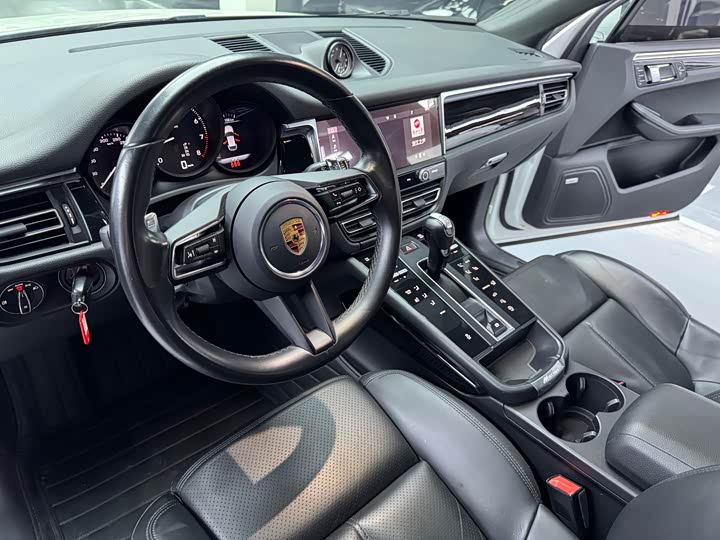 Porsche Macan 2022 Macan 2.0 T — фото 7