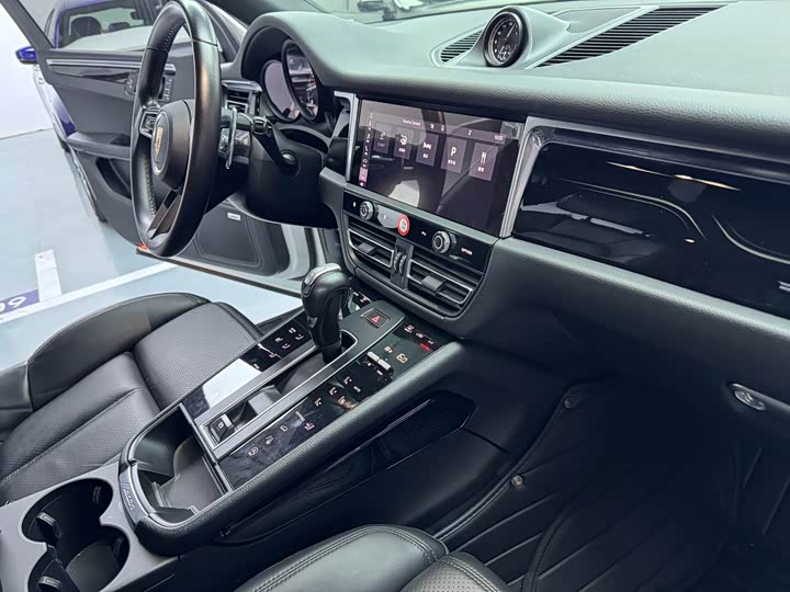Porsche Macan 2022 Macan 2.0 T — фото 13