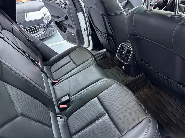 Porsche Macan 2022 Macan 2.0 T — фото 15