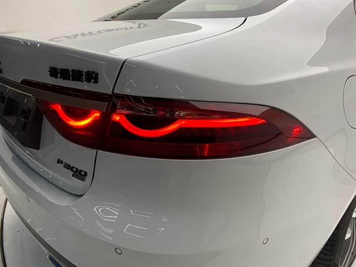 Jaguar XFL 2024 2.0 T P 300 4 WD — фото 10