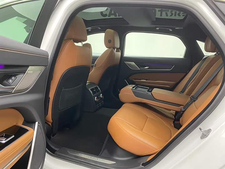 Jaguar XFL 2024 2.0 T P 300 4 WD — фото 19