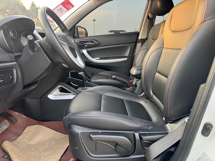 Changan CS35 2016 1.6 L ATLuxury V — фото 12