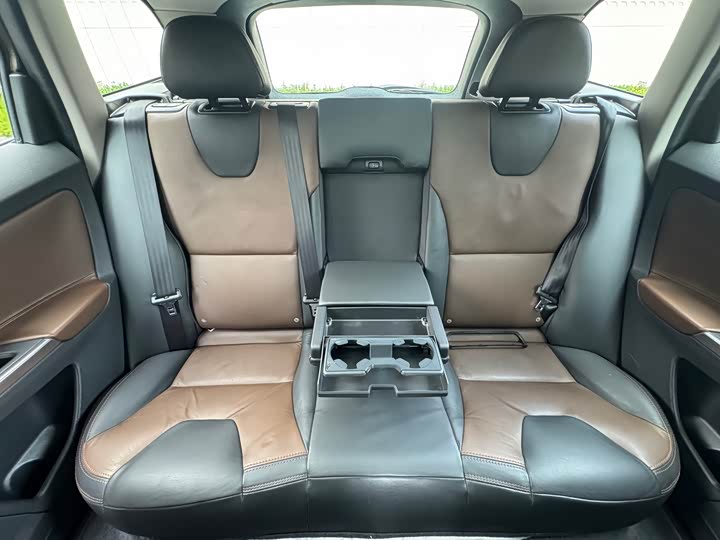 Volvo XC60 2015 T 5 AWD — фото 27