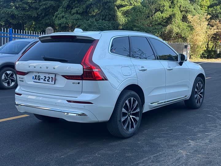 Volvo XC60 2023 B 5 4 WD — фото 8