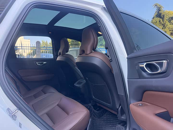 Volvo XC60 2023 B 5 4 WD — фото 5
