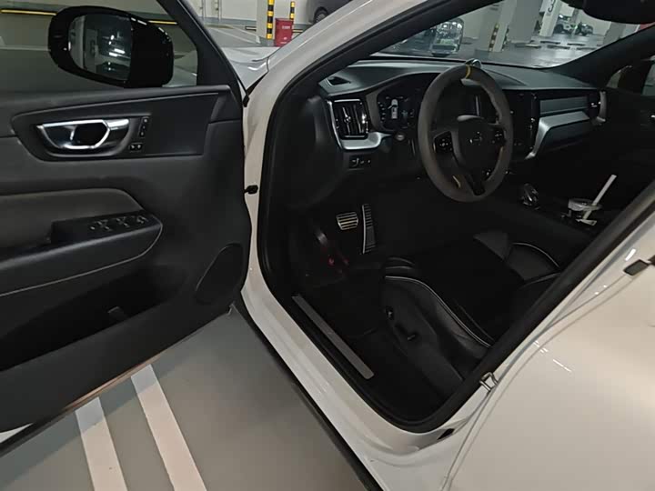 Volvo XC60 Hybrid 2021 T 8 E Hybrid — фото 16