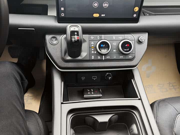 Land Rover Defender — фото 15