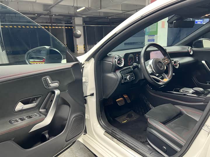 Mercedes-Benz CLA 2022 CLA 200 — фото 4