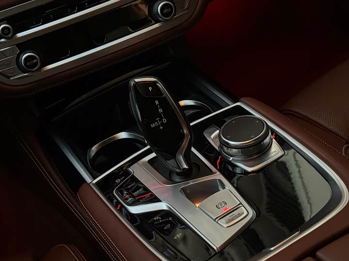 BMW 7-Series 2018 750 Li x Drive M — фото 32