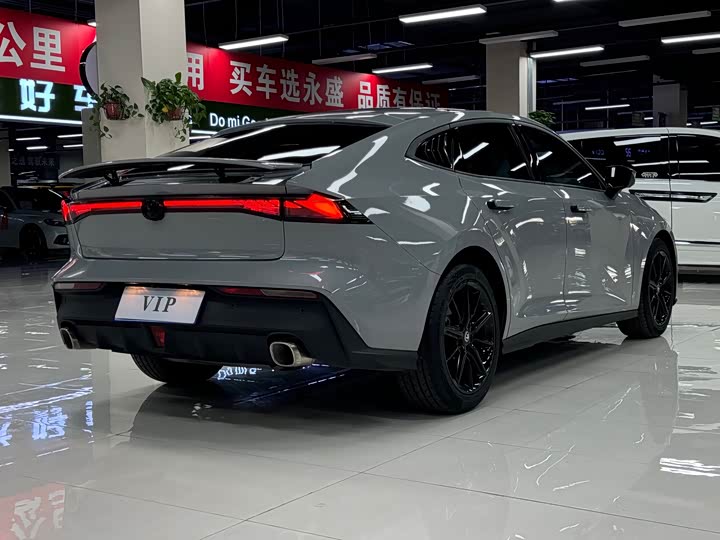 Changan UNI-V 2023 1.5 T Premium — фото 5