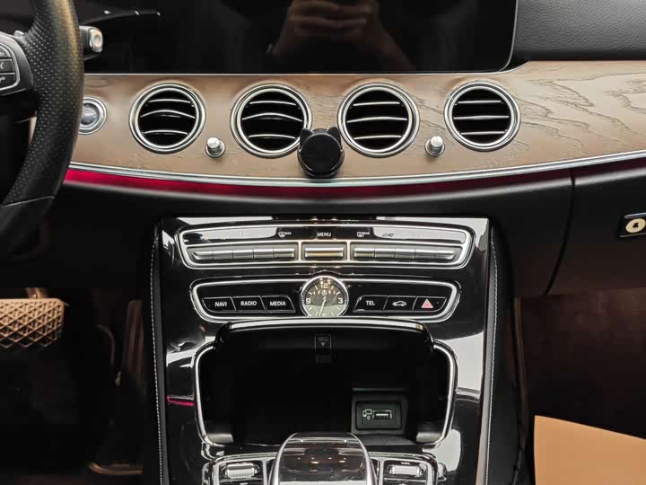 Mercedes-Benz E-Class 2016 E 300 L — фото 19