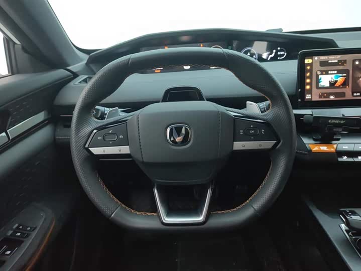 Changan UNI-V 2022 1.5 T — фото 15