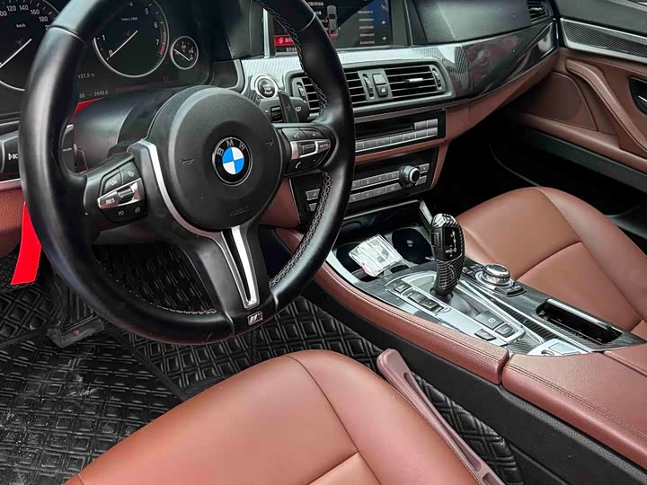 BMW 5 Series 520Li — фото 4