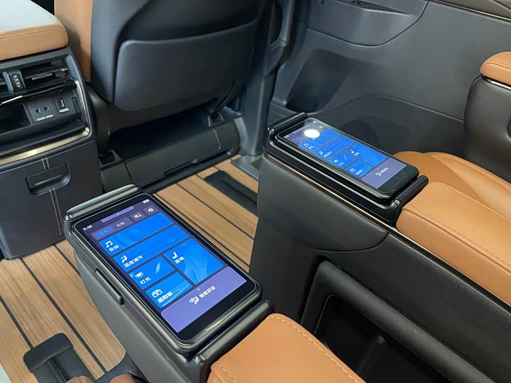 Toyota Vellfire — фото 16