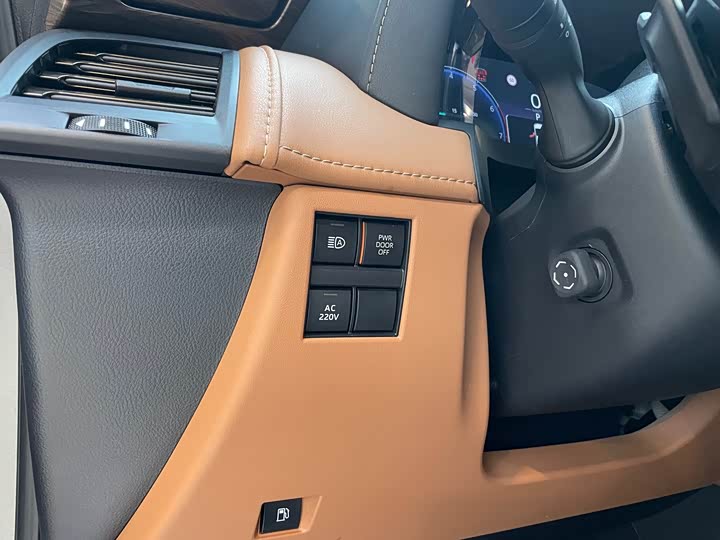 Toyota Vellfire — фото 32